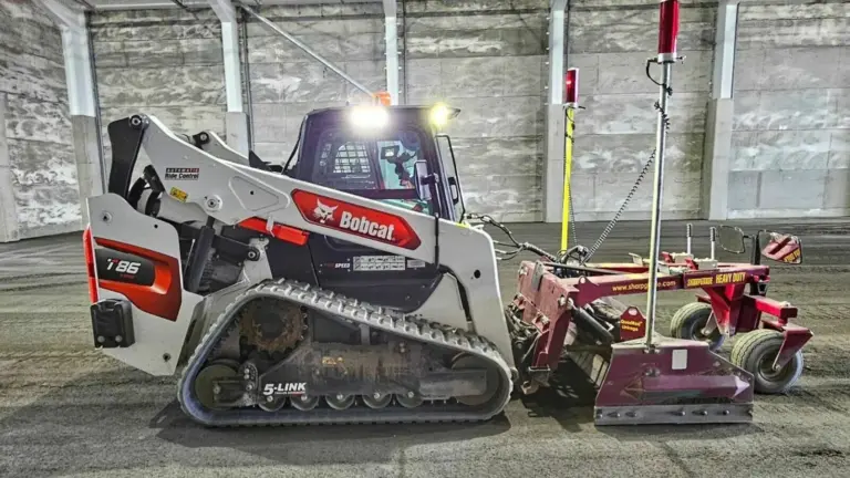 Bobcat T86- equipped with SharpGrade Box Blade and Machine Control for exceptional grading and manoeuvrability in any situation.