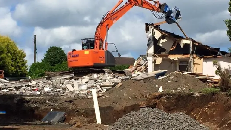 Demoliting existing buildings using grab