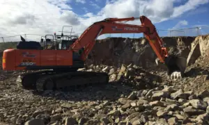 Hitachi 350 LC clearing broken rock