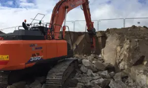 Hitachi 350 LC breaking rock