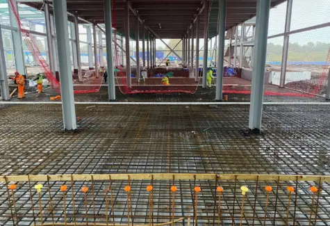 Internal steel mesh for concrete floor